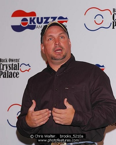 Photo of Garth Brooks by Chris Walter , reference; brooks_5210a,www.photofeatures.com
