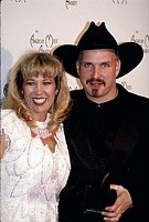 Photo of Garth Brooks & Wife