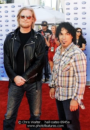 Photo of 2010 American Idol Finale by Chris Walter , reference; hall-oates-8945a,www.photofeatures.com