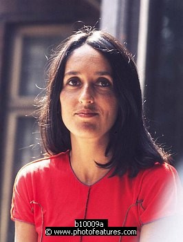 Photo of Joan Baez by Chris Walter , reference; b10009a,www.photofeatures.com