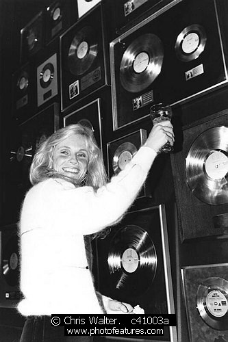 Photo of Kim Carnes by Chris Walter , reference; c41003a,www.photofeatures.com