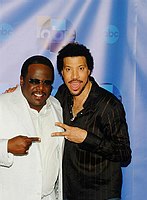 Photo of Cedric The Entertainer and Lionel Richie<br>at the Motown 45 Celebration TV taping at Shrine Auditorium in Los Angeles 4th April 2004