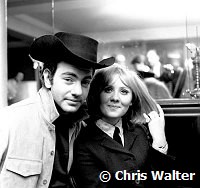 Neil Diamond and Lulu 1967 celebrate Lulu recording his &quotThe Boat That I Row"<br> Chris Walter<br>