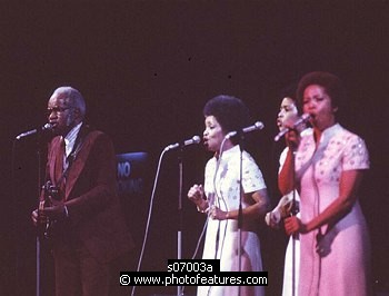 Photo of Staple Singers by Chris Walter , reference; s07003a,www.photofeatures.com