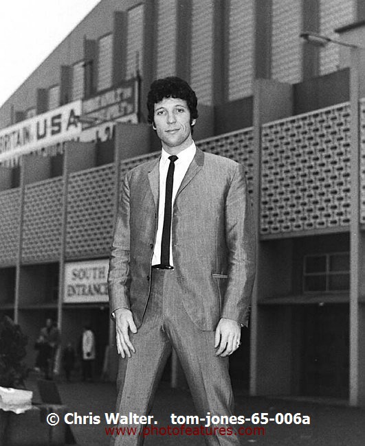 Photo of Tom Jones for media use , reference; tom-jones-65-006a,www.photofeatures.com